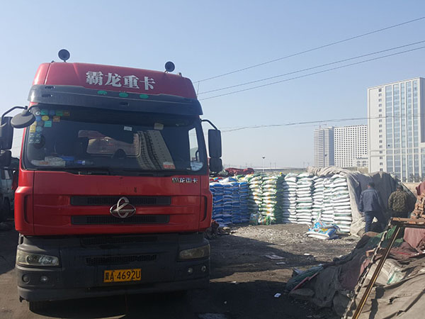 到達客戶指定地點，卸貨中