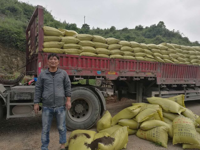 果蔬基地訂購(gòu)60噸有機(jī)肥料